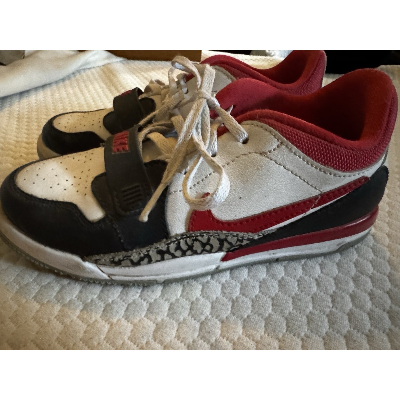 Jordan Legacy 312 Low Fire Red Cd9055-160 Kids Sneakers Shoes Size 2.5 Euc A7